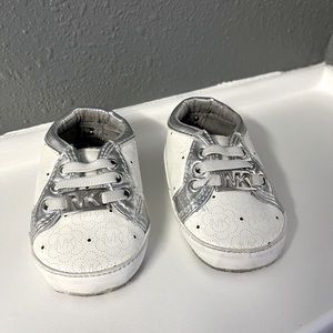 ⬇️$25 Michael Kors size 3 baby girl shoes‎ Adorable 🥰